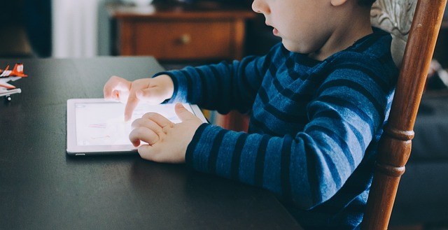 How to manage your child’s screen time in 2025